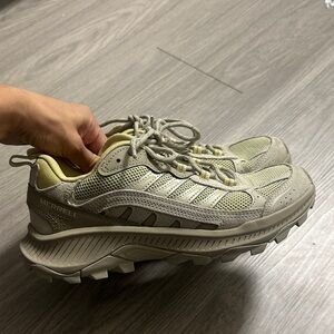 NWT Merrell Women's Tan and Cream Athletic Shoes